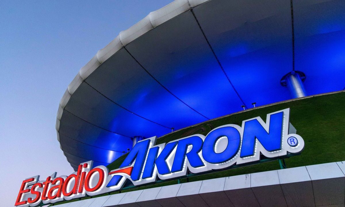La Federación Mexicana de Futbol (FMF) resolvió vetar al Estadio Akron por reincidencia en la conducta impropia de los aficionados de Chivas.
