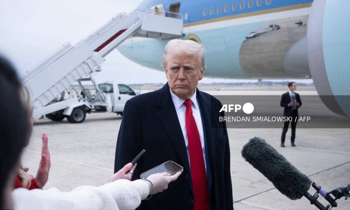 Estados Unidos analiza prohibirle la entrada a ciudadanos de 11 países, mientras que 32 naciones más están en alerta.