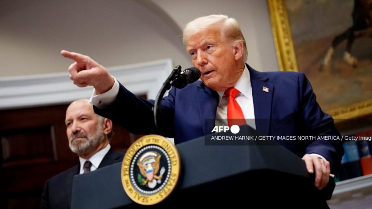 Estados Unidos prohibirá o limitará a unas 50 empresas, principalmente chinas, iraníes y emiratíes, las exportaciones de semiconductores.