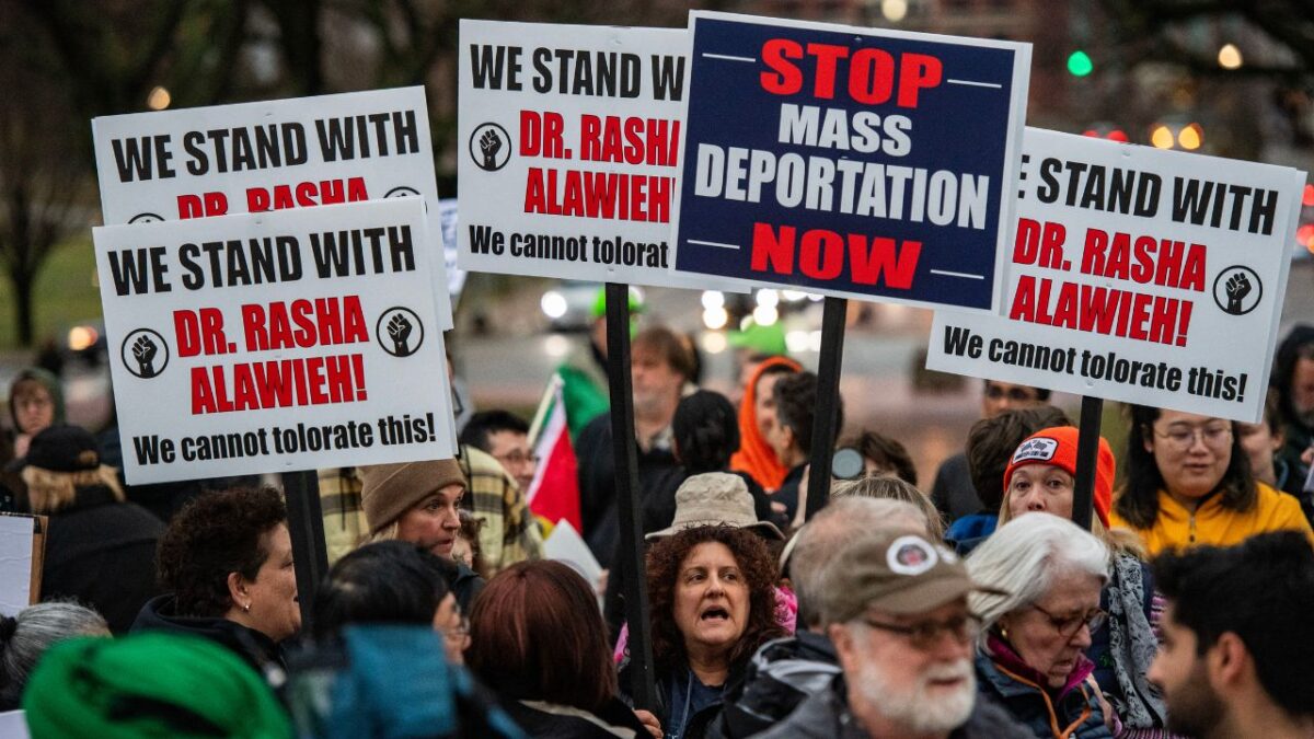 Las políticas migratorias vuelven a polarizar a Estados Unidos en la segunda era de Donald Trump. Un estudio reciente del Pew Research Center