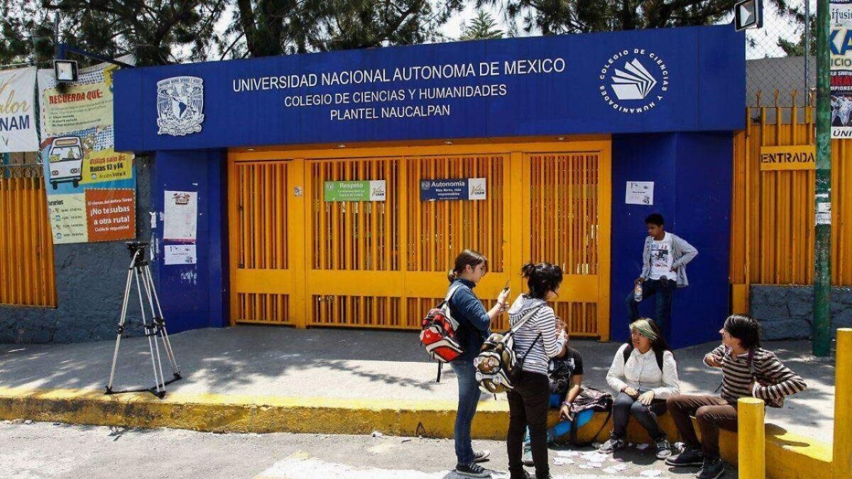 Alumno de CCH Nacucalpan hiere a profesor