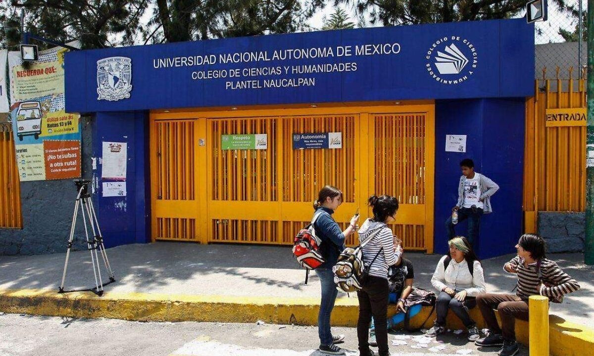 Alumno de CCH Nacucalpan hiere a profesor