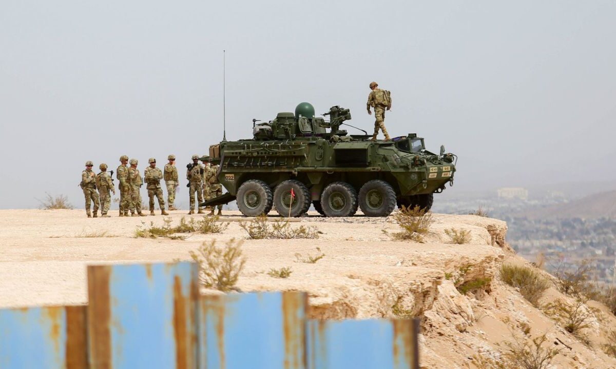 EU desplegó vehículos blindados Stryker en puntos clave de la frontera con México como El Paso y la región de Big Bend, en Texas.