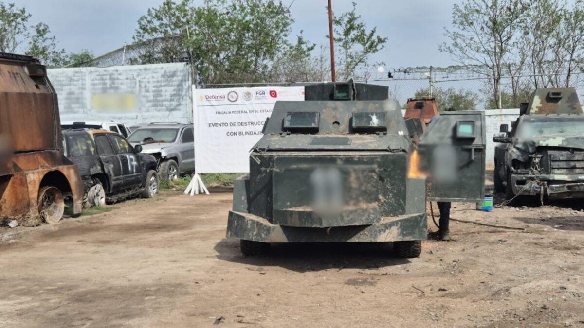 La destrucción de los vehículos se llevó a cabo en las instalaciones de la Fiscalía Federal de Tamaulipas.