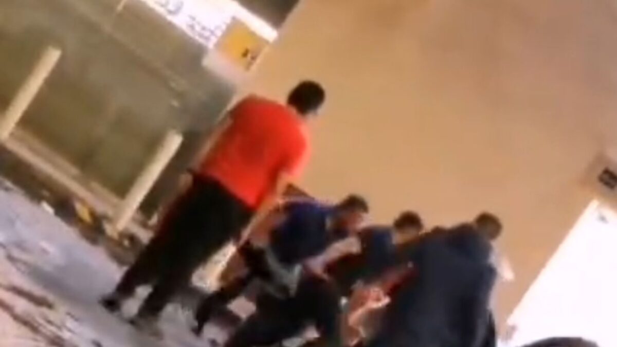 El coordinador de Alumbrado Público del ayuntamiento de Otumba, es denunciado por haber propinado una brutal golpiza a dos jóvenes.