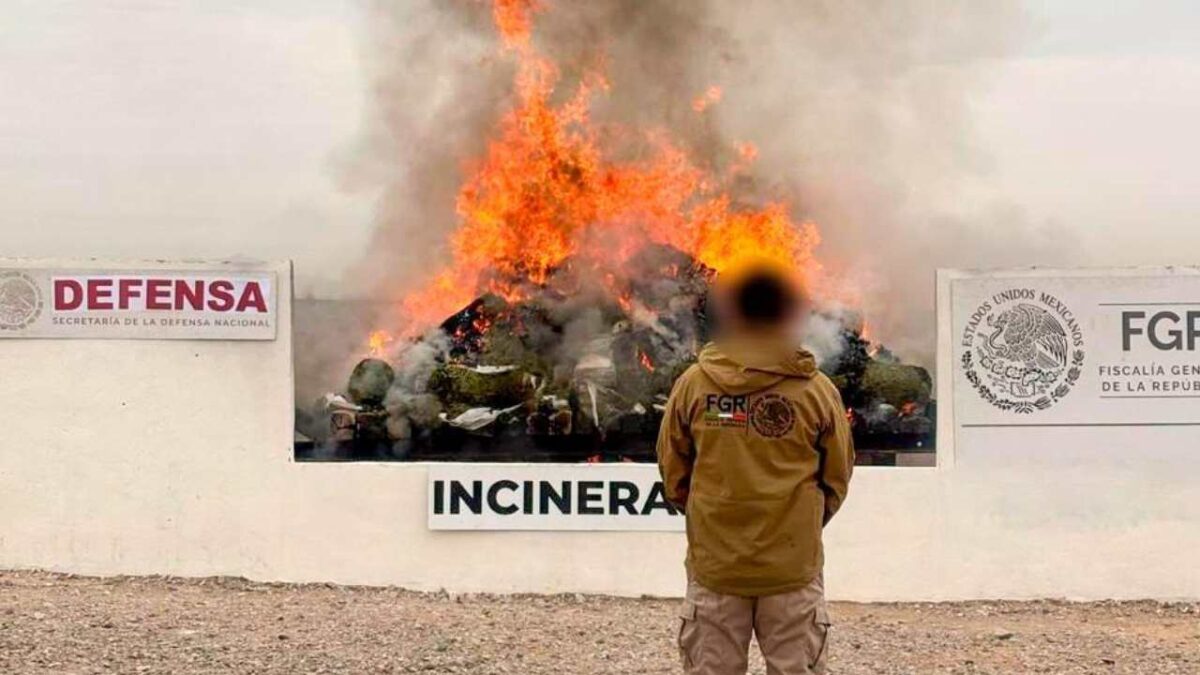 La FGR llevó a cabo la incineración de casi dos toneladas de narcóticos en el estado de Chihuahua.