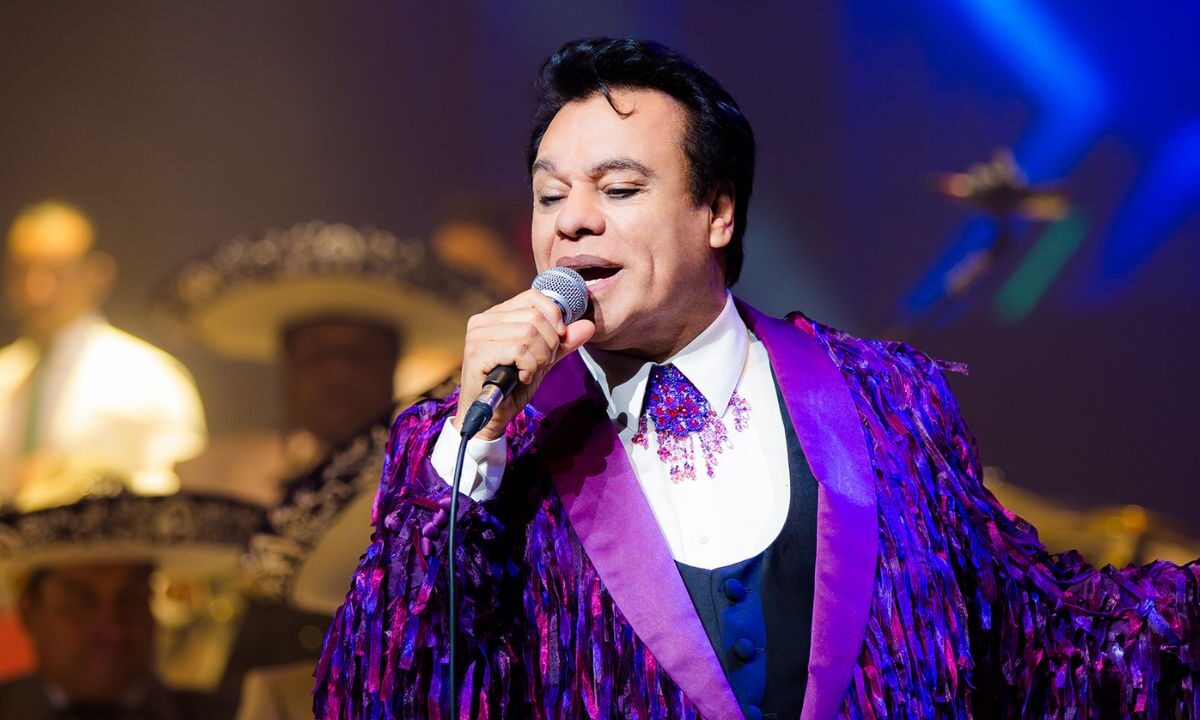 Continúa legado de Juan Gabriel con 'Recuerdos'; el álbum cumple 45 años