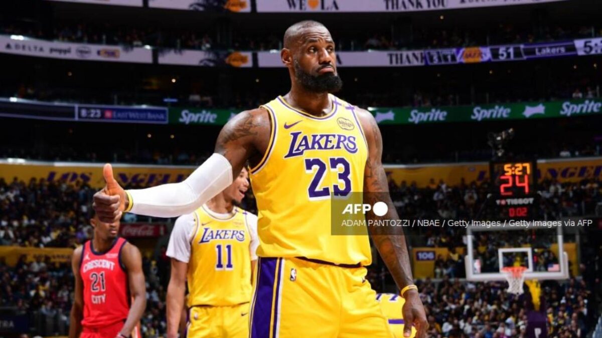 LeBron, en su vigesimosegunda temporada en la NBA, superó la marca de cincuenta mil en los primeros minutos del cuarto inicial.