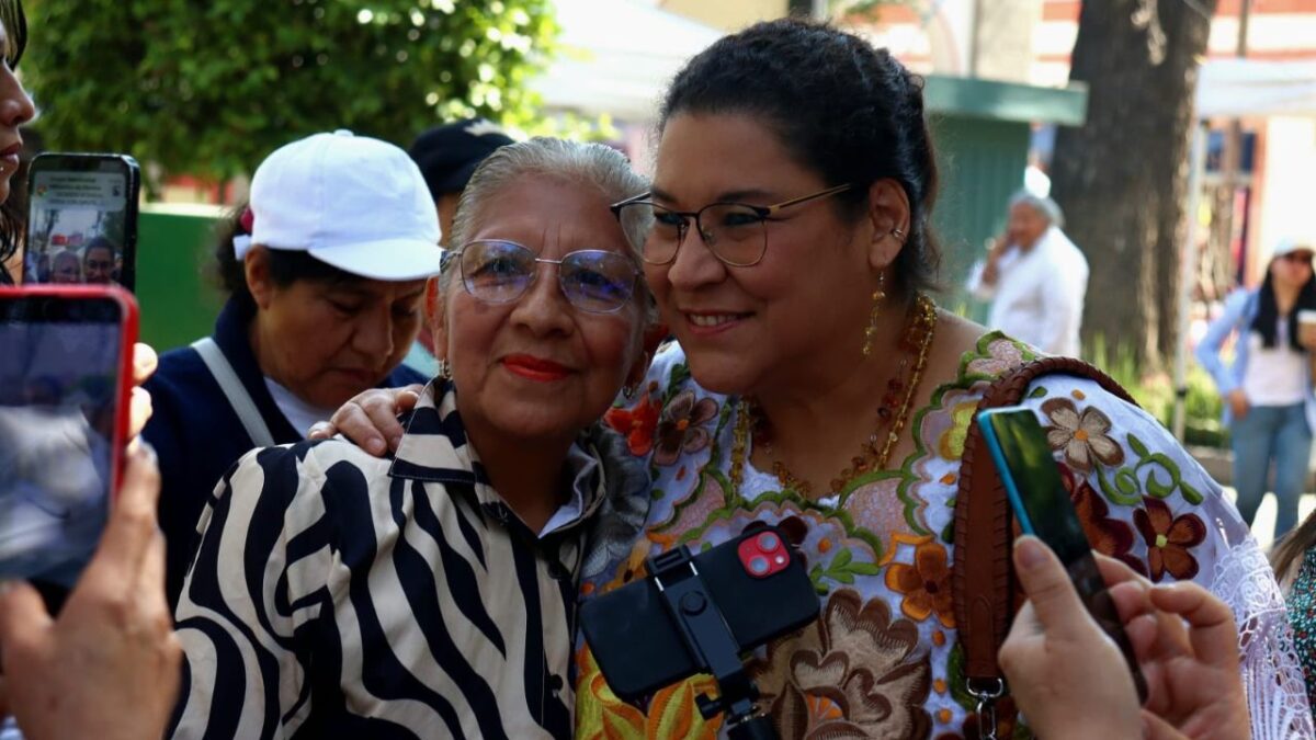 Lenia Batres, candidata a ministra de la Suprema Corte de Justicia de la Nación (SCJN), aseguró durante el inicio de su campaña al exterior del máximo tribunal, que ahorró a la federación 15 millones de pesos en aproximadamente un año.