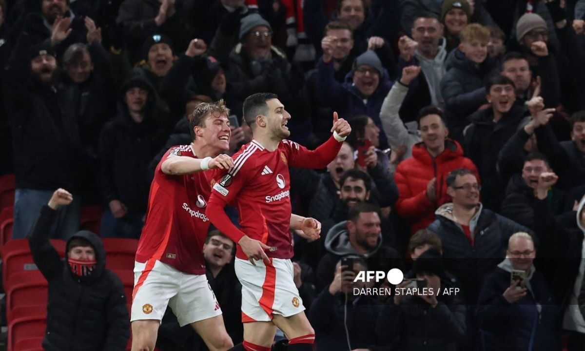 El Manchester United y su capitán Bruno Fernandes como figura, avanzó a los cuartos de final de la Europa League.