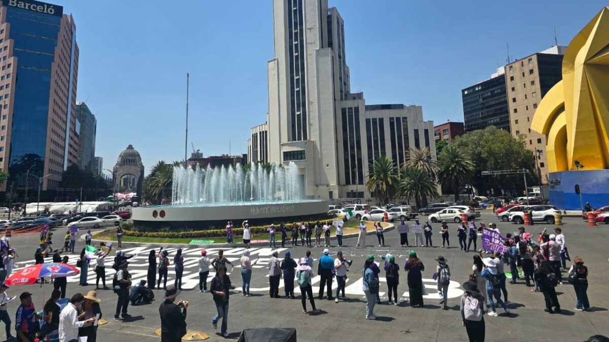Activistas marcharon contra Cuauhtémoc Blanco y exigieron el desafuero del ex futbolista para que enfrente el proceso en su contra.