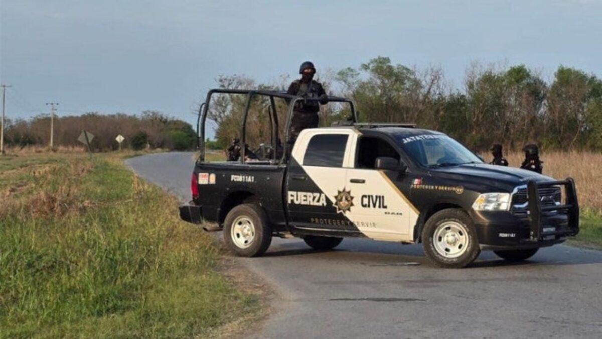 Hombres armados se enfrentaron con elementos policiacos en Montemorelos, Nuevo León.
