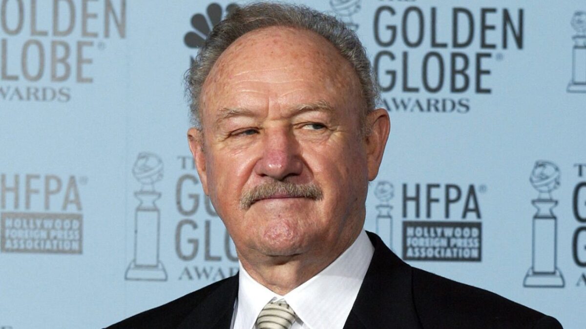 La misteriosa muerte del actor dos veces ganador del Oscar, Gene Hackman y su esposa, la pianista Betsy Arakawa, permanecerá en misterio, pues en los tribunales se debate la publicación del informe de la autopsia, tras haber sido encontrados sus cadáveres el 26 de febrero en su casa de Nuevo México, a un lado del cuerpo sin vida de su perro, por lo que se ha levantado el interés de la prensa y la sociedad en desentramar el caso.