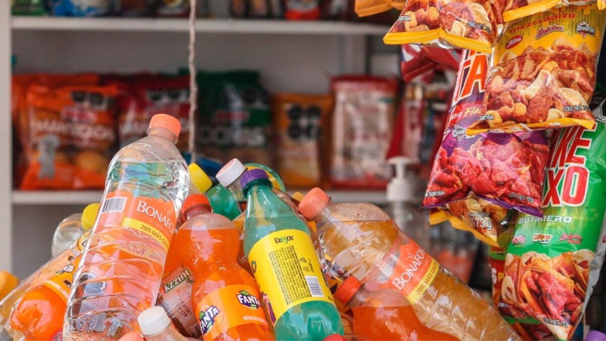 Conoce las multas por vender comida chatarra en las escuelas
