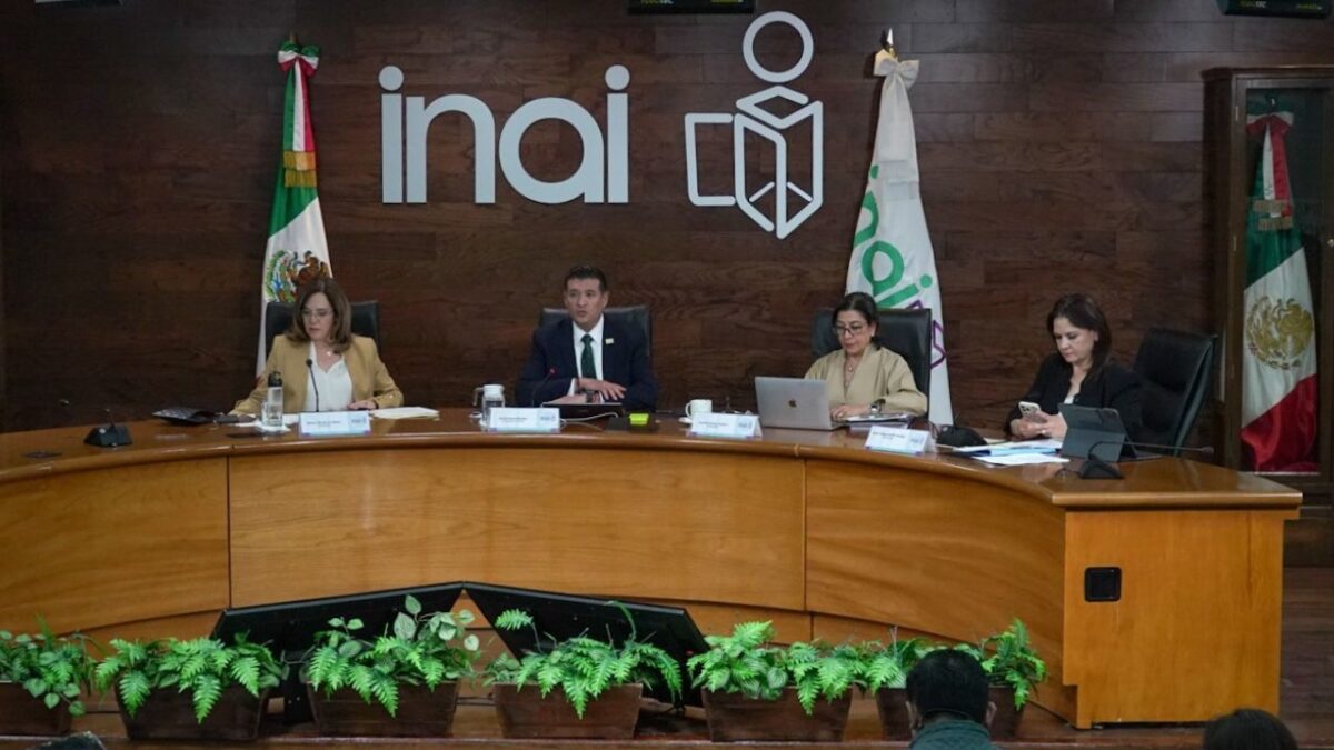 El presidente del INAI, Adrián Alcalá, señaló que no hay recursos para liquidarlos a los trabajadores ante la desaparición del organismo.