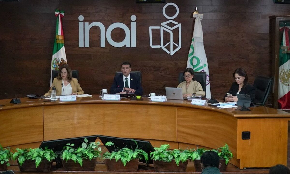 El presidente del INAI, Adrián Alcalá, señaló que no hay recursos para liquidarlos a los trabajadores ante la desaparición del organismo.