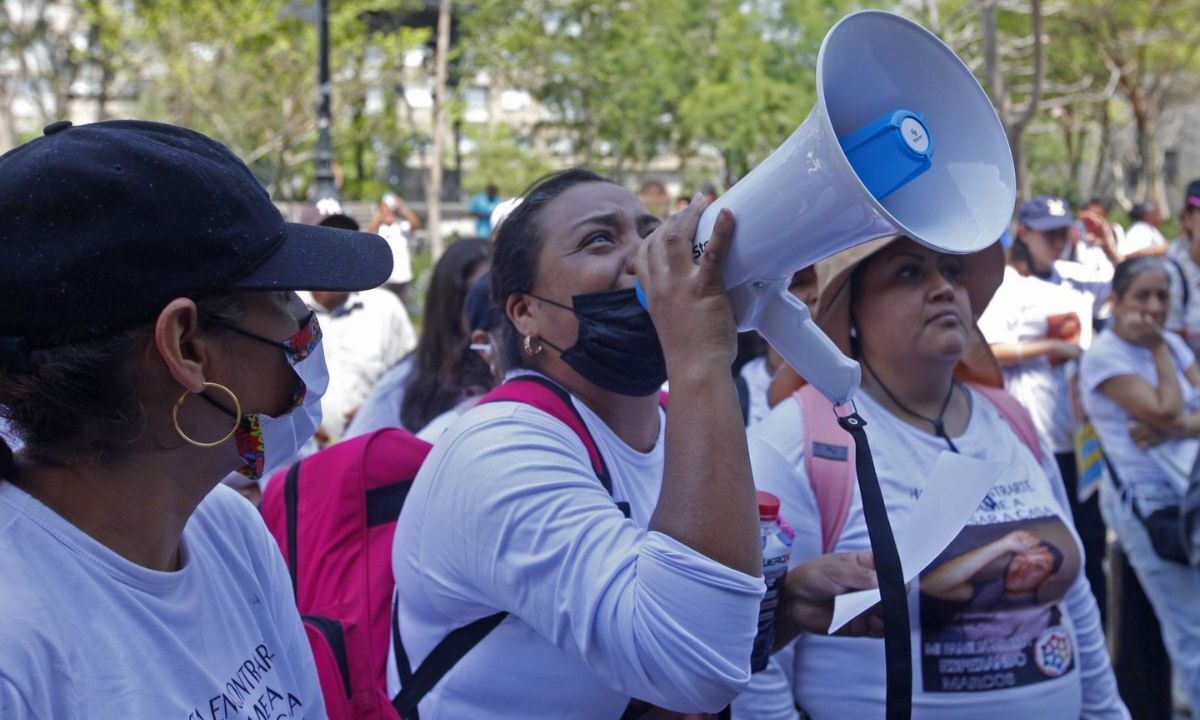 Colectivos de familias buscadoras pidieron a Claudia Sheinbaum que los “voltee a ver y los escuche”, tras una jornada de protestas.