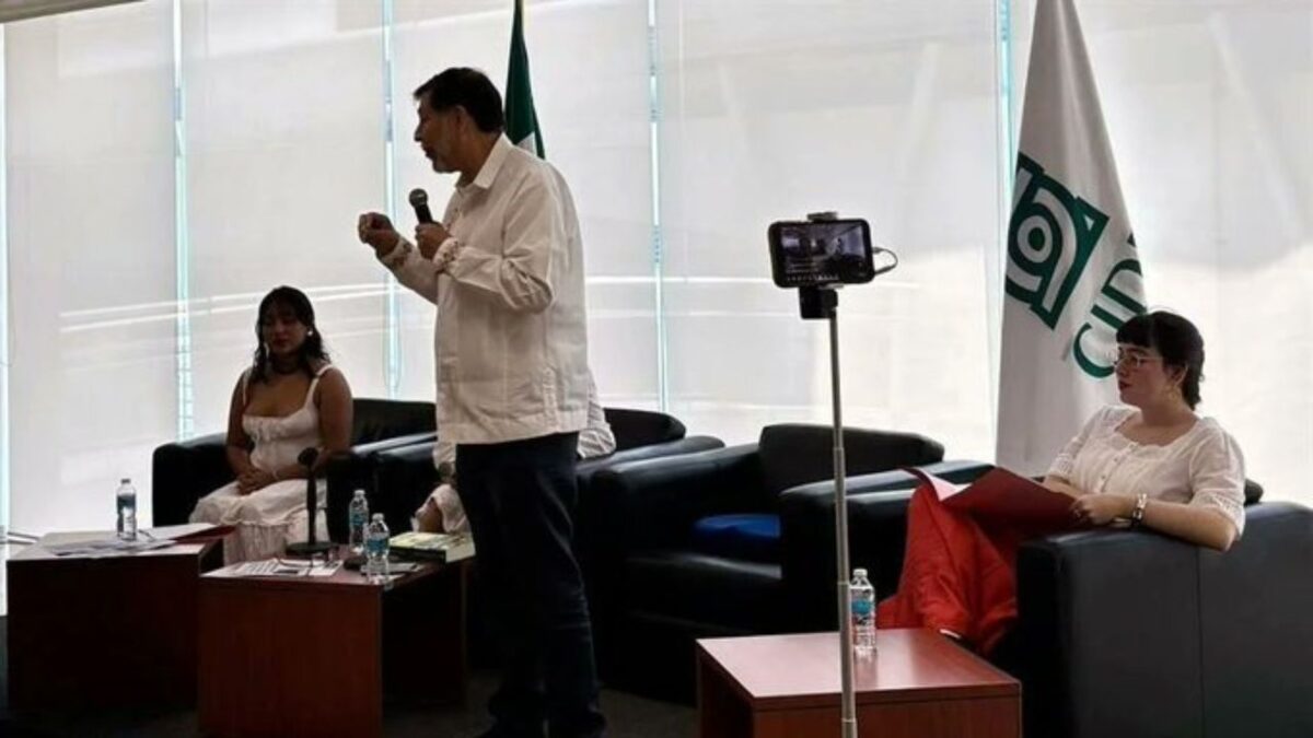 Noroña se exasperó ante una pregunta de un alumno del ITAM durante una presentación en el CIDE.