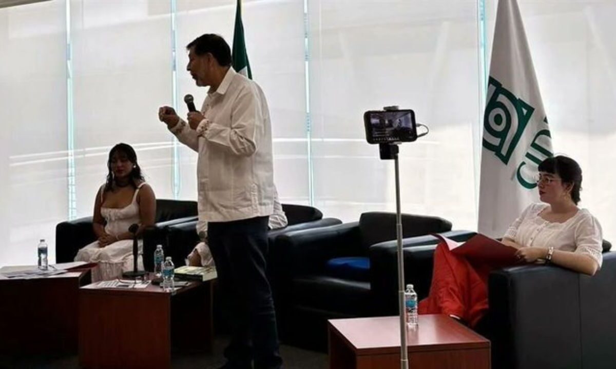 Noroña se exasperó ante una pregunta de un alumno del ITAM durante una presentación en el CIDE.