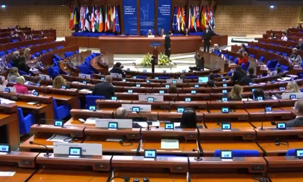 Noroña esta en el Congreso Europeo de Parlamentarios.