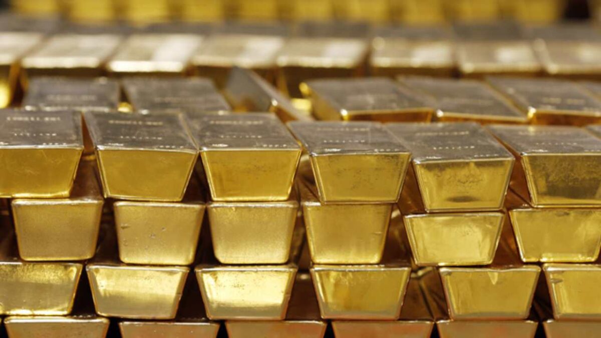 El oro superó los 3 mil dólares y alcanzó un récord histórico, impulsado por varios factores globales.