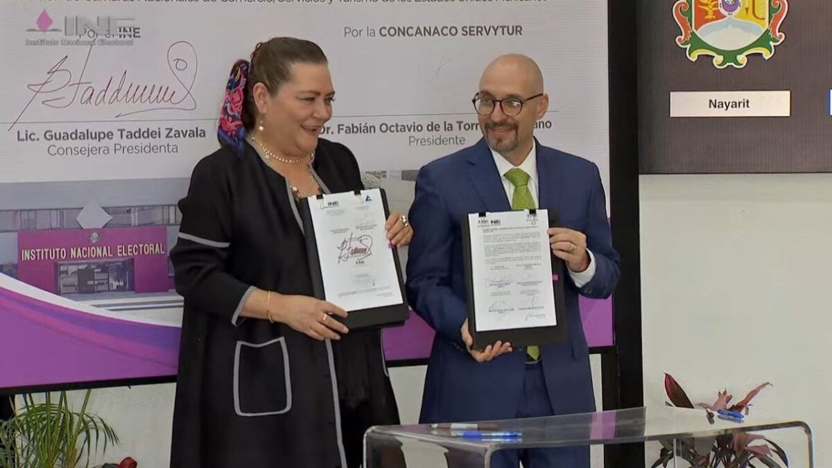 El INE y la Concanaco firmaron un convenio para promover y observar la participación ciudadana en la elección judicial.