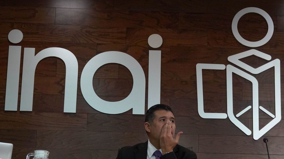 El líder nacional del PAN lamentó la desaparición del Inai.