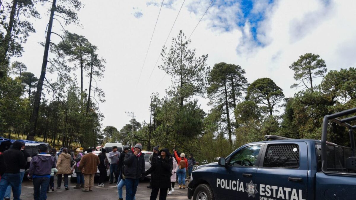 Policía de Tlaquepaque, resguardó a 2 jóvenes, que llegaron a la Central de Autobuses de otros estados con ofertas falsas de trabajo.