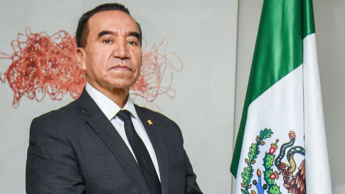 Con el uso de conceptos adoptados por la denominada Cuarta Transformación, Rufino H. León Tovar inició su campaña en redes sociales como candidato a magistrado del Tribunal de Disciplina Judicial (TDJ), y prometió pagar “deuda histórica” a los mexicanos y otorgar justicia “principalmente para los que menos tienen”.