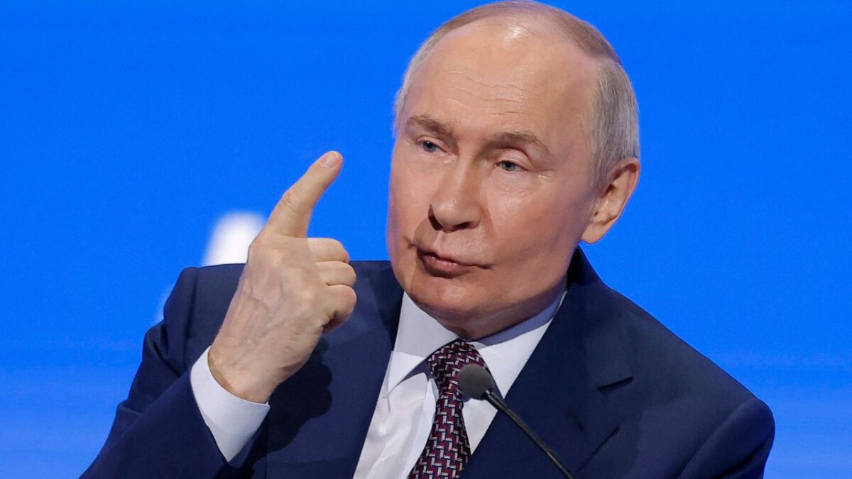 Ante el asedio de Trump en el Ártico, Vladimir Putin, anunció una expansión de la presencia militar en el Ártico