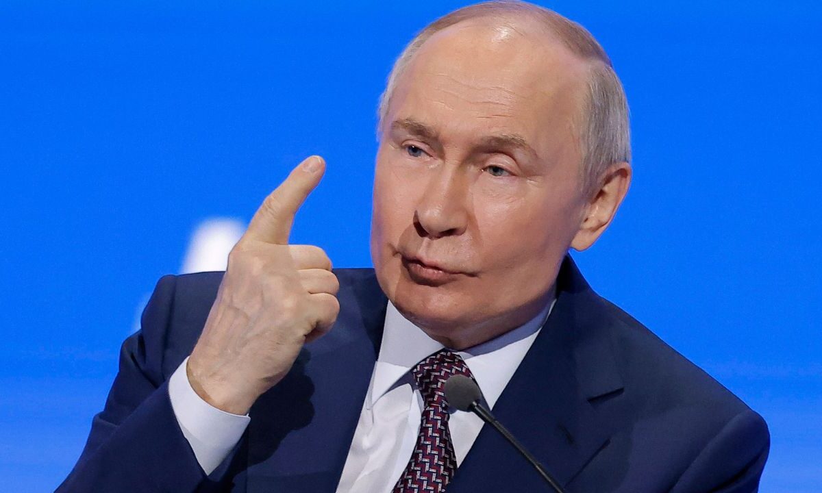 Ante el asedio de Trump en el Ártico, Vladimir Putin, anunció una expansión de la presencia militar en el Ártico