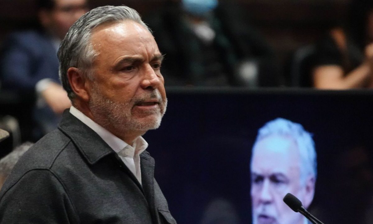 Ramírez Cuéllar presenta iniciativa contra el fuero.