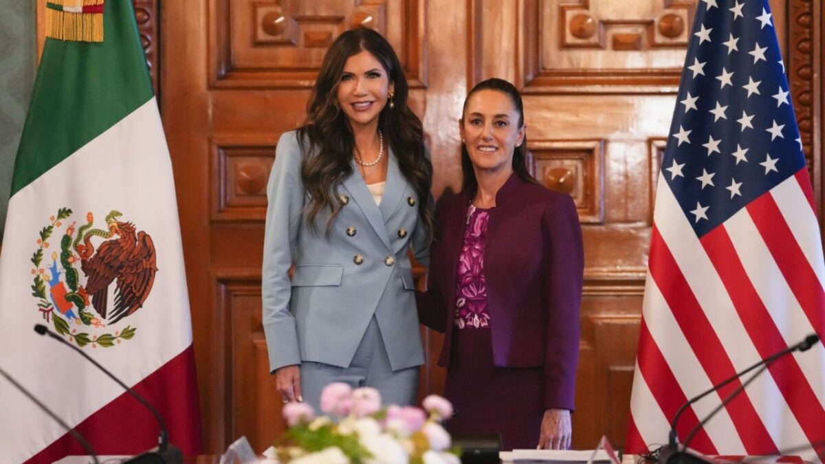 La presidenta de México, Claudia Sheinbaum informó que en el marco de la visita de Kristi Noem, secretaria de Seguridad de Estados Unidos, renovaron un acuerdo que permite el intercambio de información en materia aduanal.