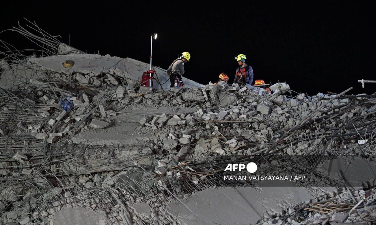 Un fuerte sismo sacudió a la frágil Birmania este viernes.