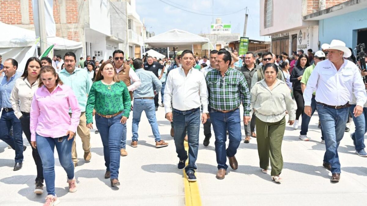 Ante cientos de asistentes de Ciudad Fernández, Ricardo Gallardo refrendó su compromiso de seguir mejorando la infraestructura de calles.