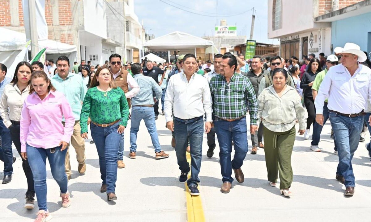 Ante cientos de asistentes de Ciudad Fernández, Ricardo Gallardo refrendó su compromiso de seguir mejorando la infraestructura de calles.