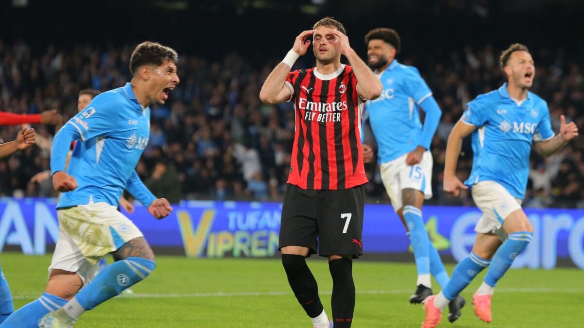 Ubicado de inicio como suplente en el partido de Napoli ante el AC Milan, el mexicano Santiago Giménez no tuvo un buen regreso a las canchas a nivel de clubes, luego del parón por fecha FIFA.