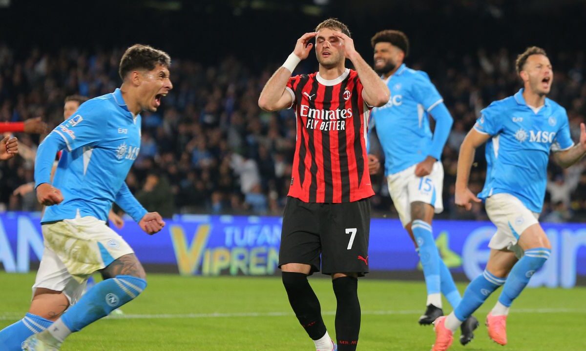 Ubicado de inicio como suplente en el partido de Napoli ante el AC Milan, el mexicano Santiago Giménez no tuvo un buen regreso a las canchas a nivel de clubes, luego del parón por fecha FIFA.