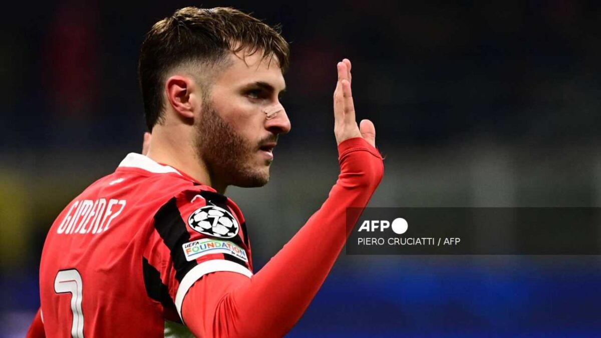 Santiago Giménez comenzó como titular en el encuentro que sostuvo el club rossoneri en San Siro ante el Como 1907.
