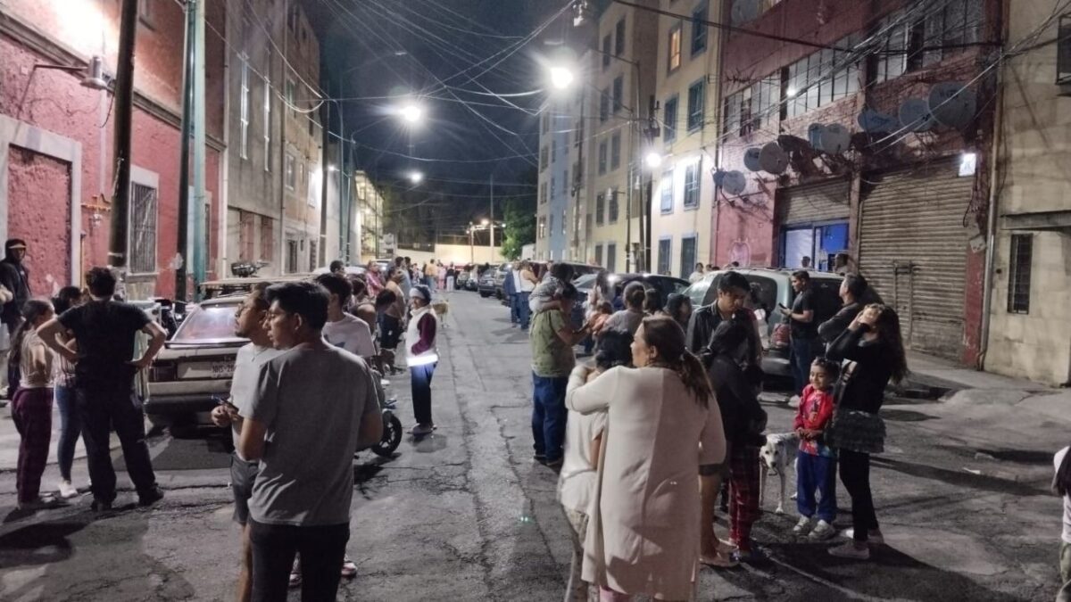 La alerta sísmica por movimiento de 5.5 grados con epicentro en Tlaxiaco, Oaxaca, sorprendió a los capitalinos este viernes 14 de marzo.