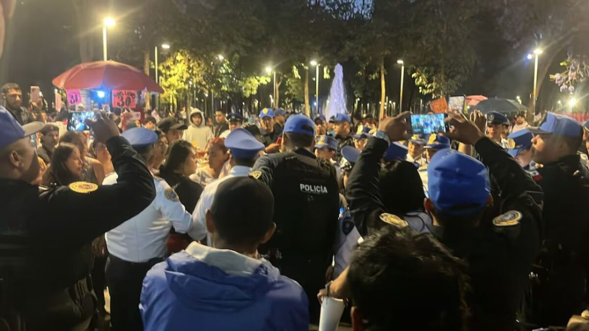 Comerciantes se enfrascaron en una riña en las inmediaciones del Palacio de Bellas Artes.