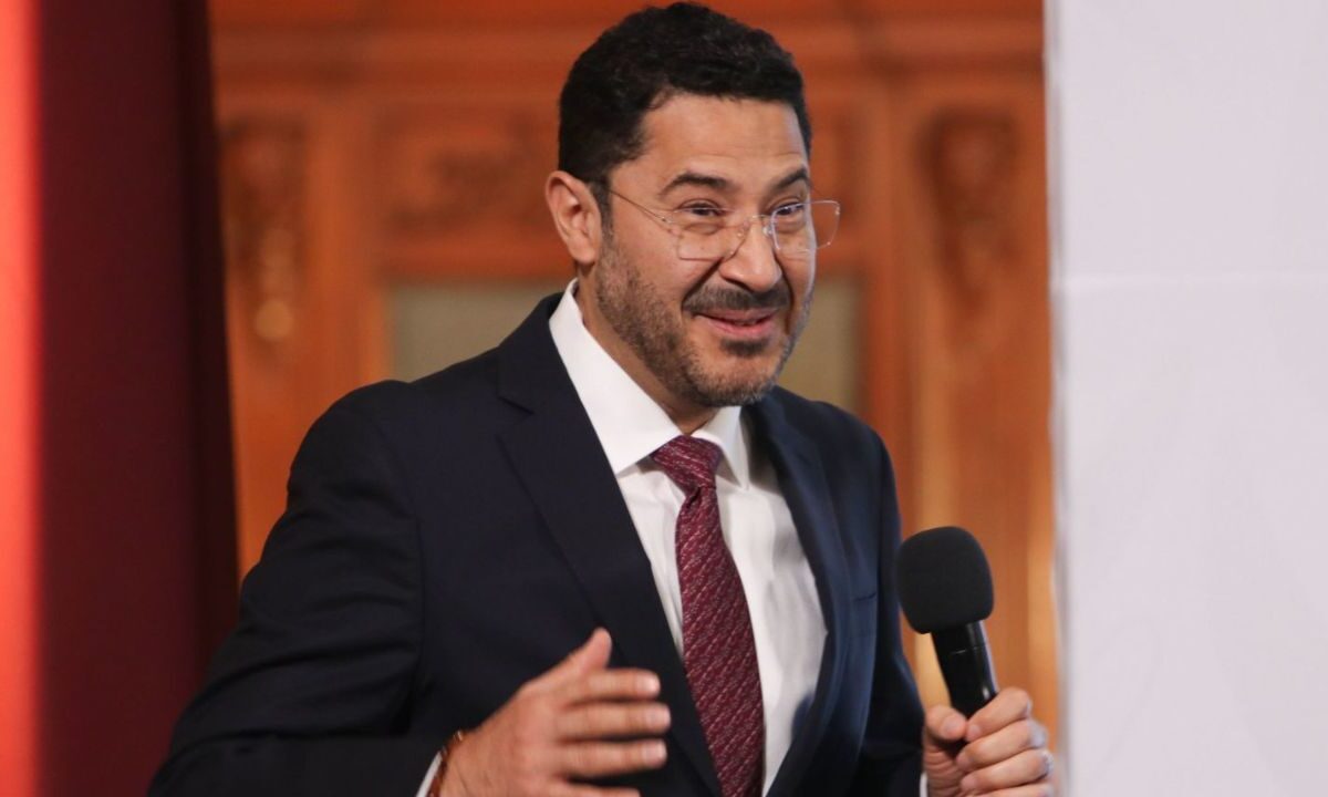 El director general del ISSSTE, Martí Batres, informó que se ampliarán las jornadas de trabajo de 6 a 8 horas.