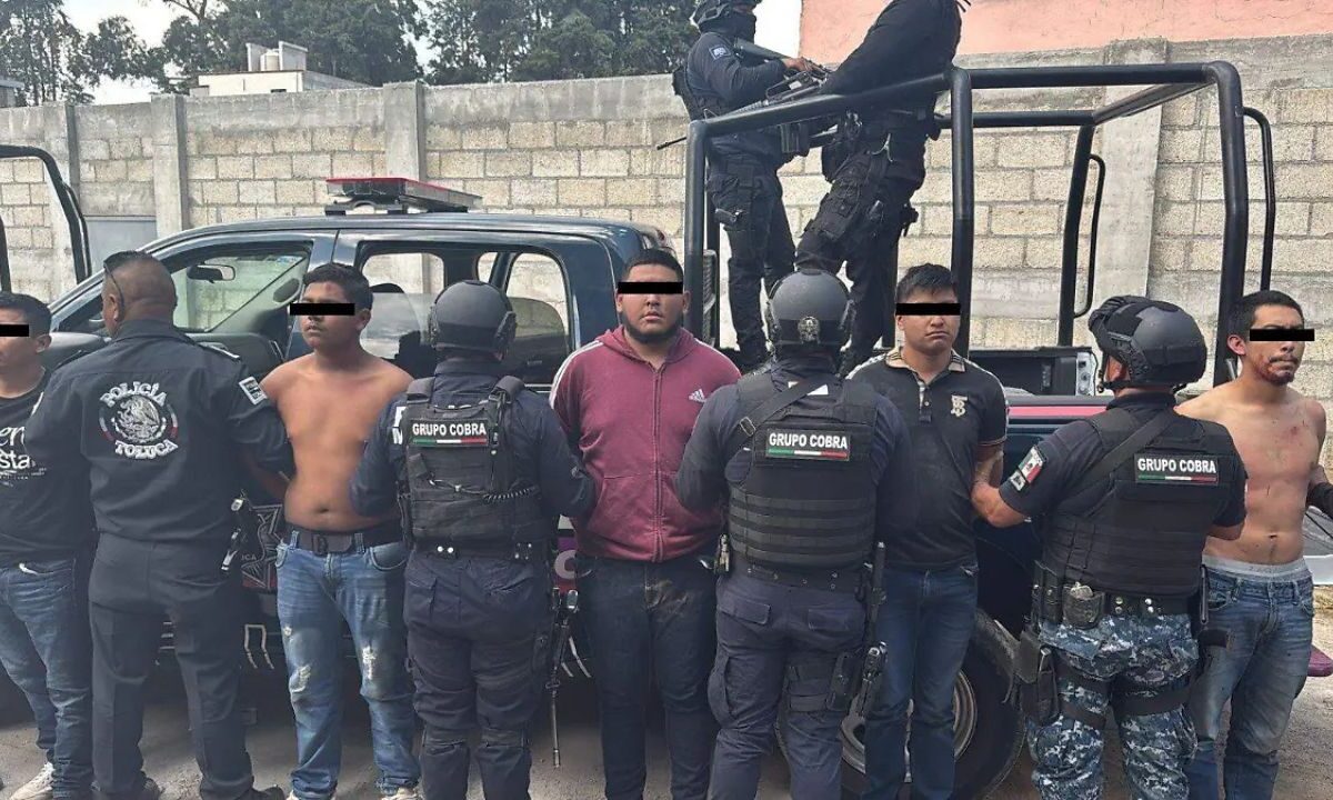 Policías preventivos de Toluca lograron la detención de seis personas identificadas como integrantes de una banda de secuestradores.