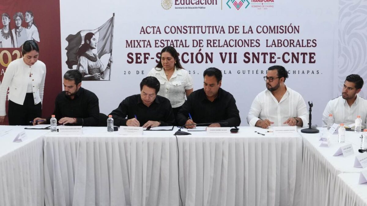 El titular de la SEP, Mario Delgado, firmó un Acta Constitutiva para cumplir los compromisos con los maestros de Chiapas.