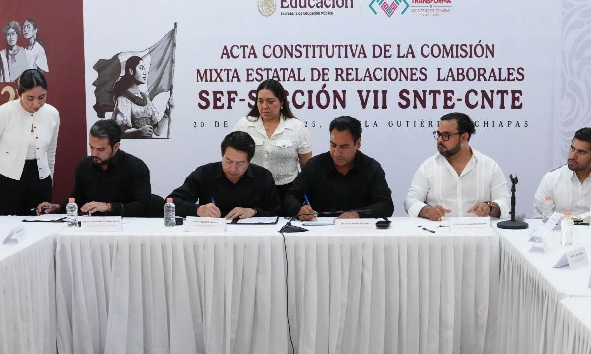 El titular de la SEP, Mario Delgado, firmó un Acta Constitutiva para cumplir los compromisos con los maestros de Chiapas.