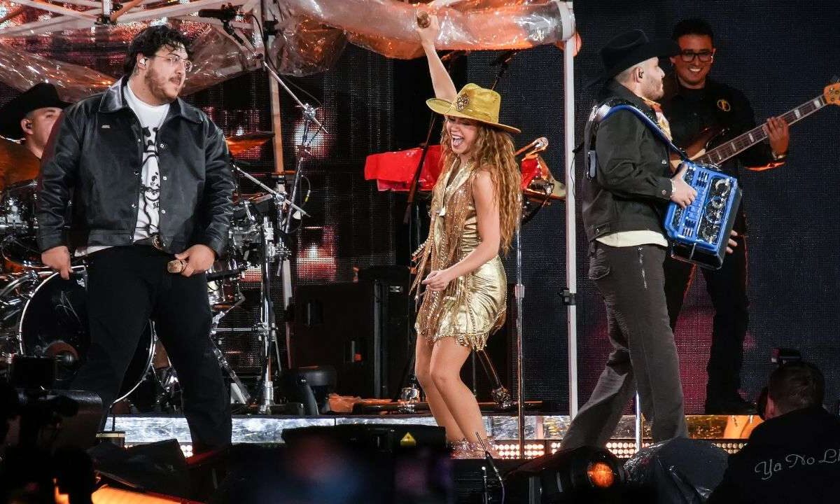 Shakira y Grupo Frontera en el cuarto concierto de Las mujeres ya no lloran World Tour en el Estadio GNP.
