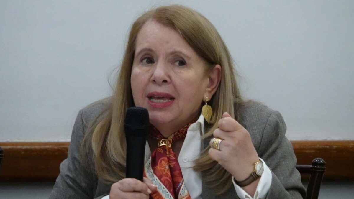 Loretta Ortiz, candidata a ministra de la Suprema Corte de Justicia de la Nación (SCJN), durante el arranque de su campaña para repetir en ese cargo, sostuvo una reunión con integrantes del Sindicato Mexicano de Electricistas y la Cooperativa de La Cruz Azul.