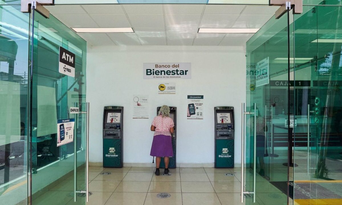 Descubre cuanto cobran de comisión las instituciones bancarias por disponer de efectivo y consultar saldo de la tarjeta bienestar.