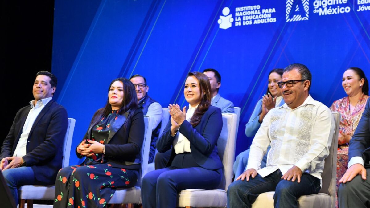 Tere Jiménez une esfuerzos con el Gobierno De México para combatir analfabetismo