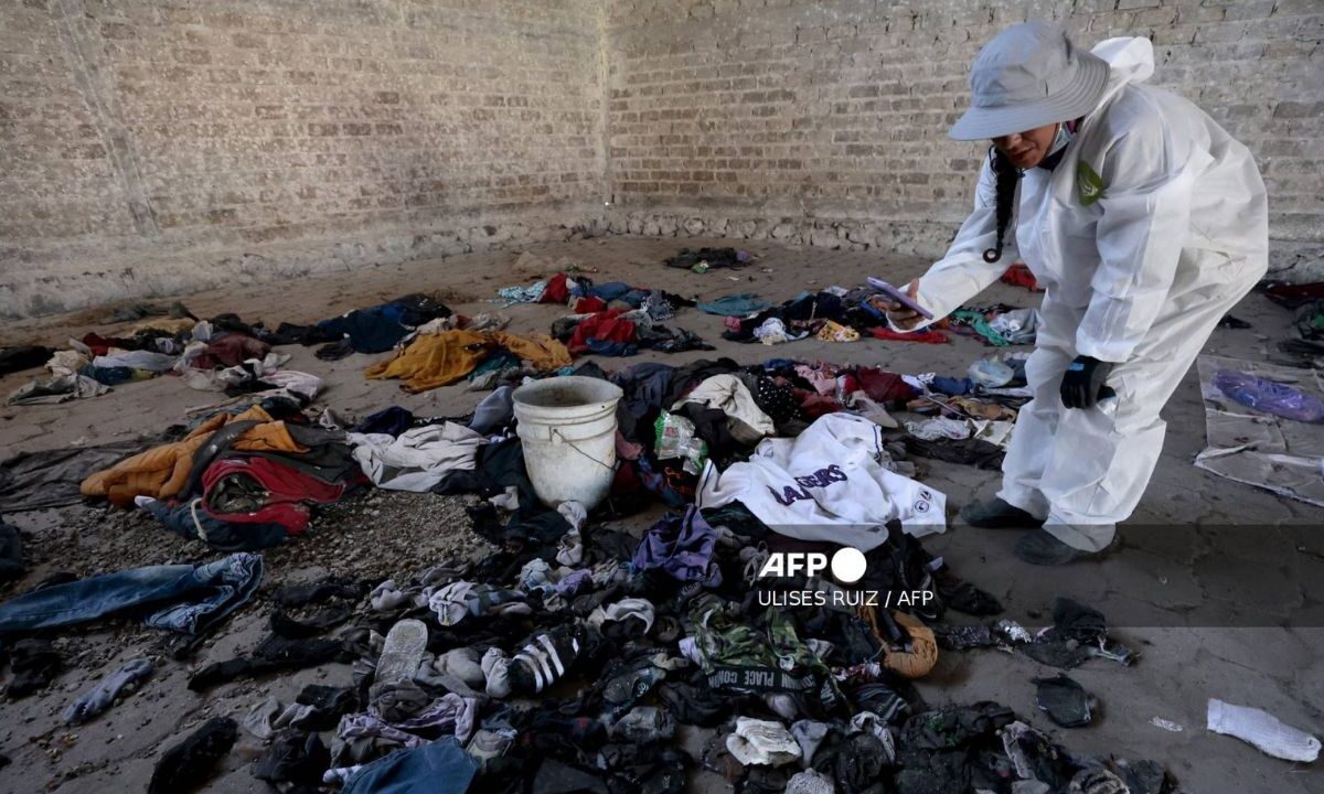 Miembros del colectivo Guerreros Buscadores localizaron restos humanos en 3 crematorios clandestinos en un predio rural de Teuchitlán, Jalisco.